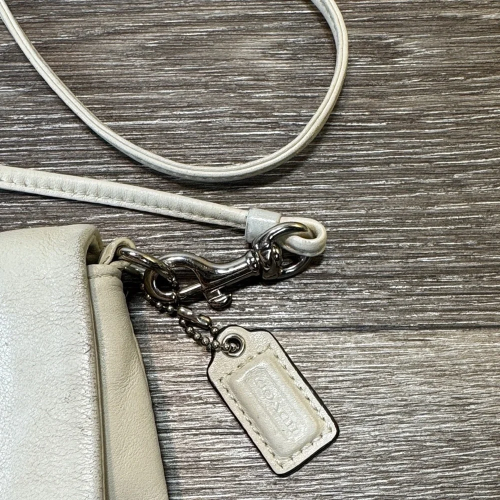 Coach cream Leather Shoulder / Crossbody Bag